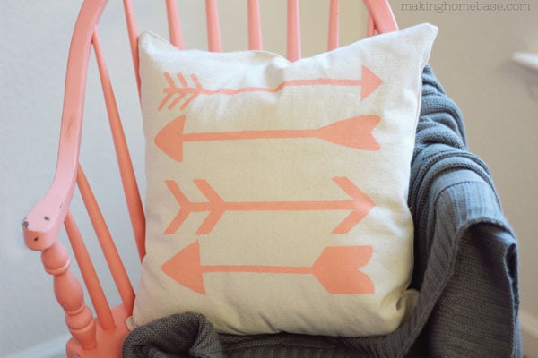 https://www.makinghomebase.com/wp-content/uploads/2013/03/Trendy-Drop-Cloth-Arrow-Pillow-DIY.jpg