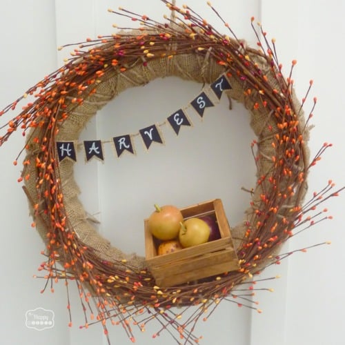 1Fall-Apple-Harvest-Wreath-with-DIY-Mini-Chalkboard-Burlap-Bunting-at-thehappyhousie-1024x1024