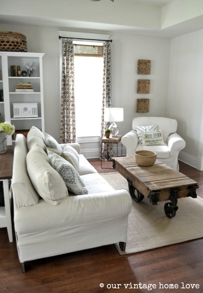 IDEAS for Small Living Spaces IDEAS for Small Living Spaces