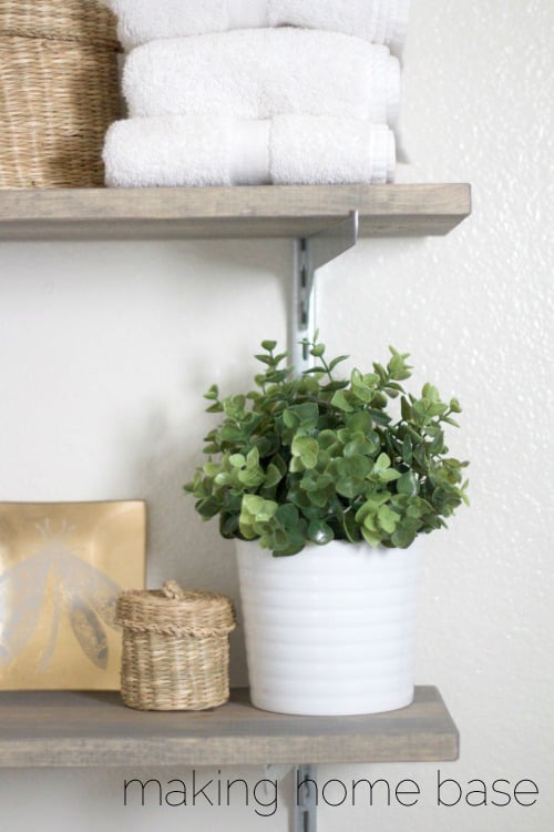 Gray-bathroom-shelving