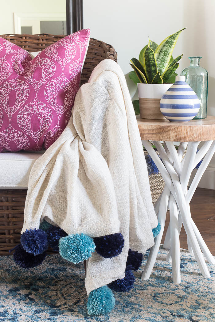 Slibende gå uren How to make a DIY Pom Pom Throw Blanket for Cheap