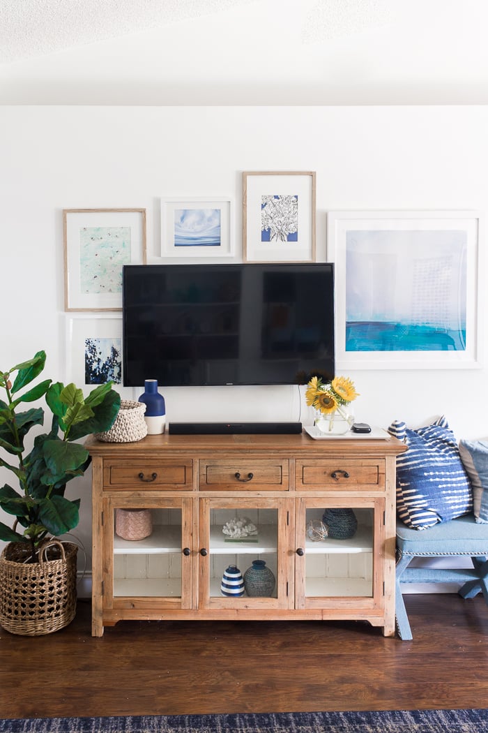 TV gallery wall