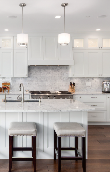 24 Backsplash Ideas for White Kitchen Cabinets