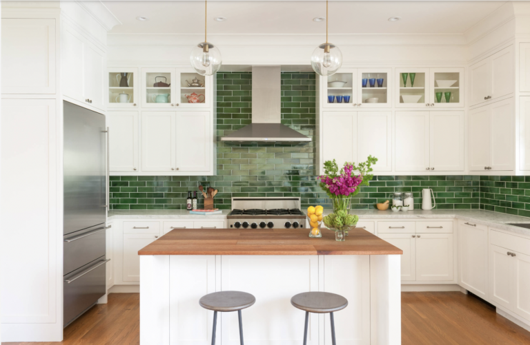 24 Backsplash Ideas for White Kitchen Cabinets