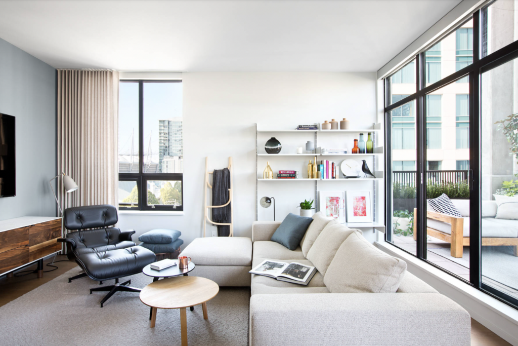 modern living room benjamin moore paper white