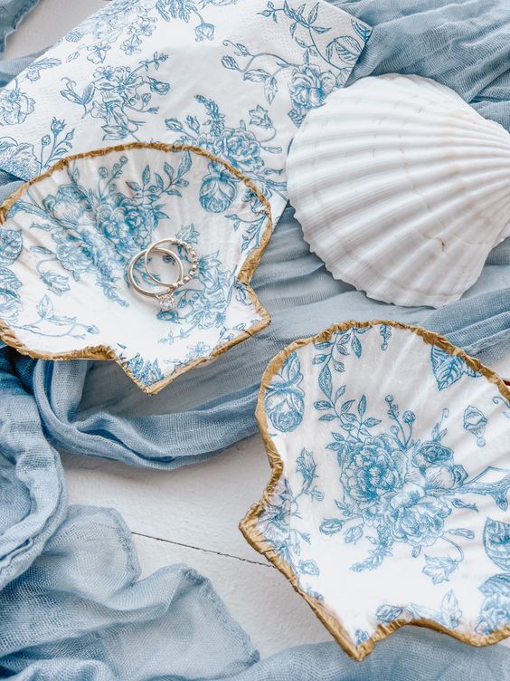 gorgeous decoupage seashell trays